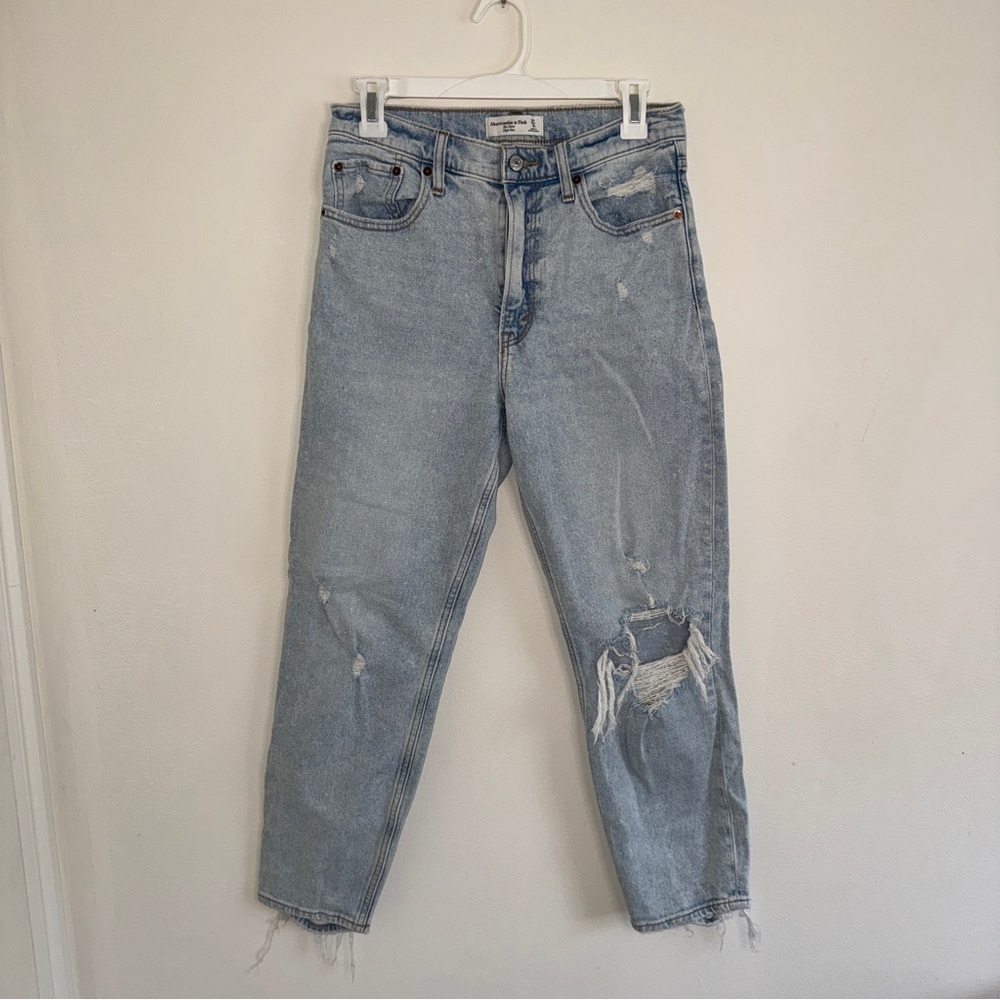 Abercrombie and Fitch The Mom High Rise Light Wash 27/4 Reg